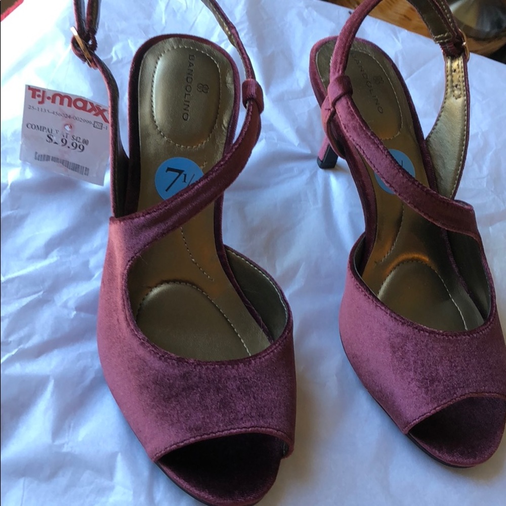 Bandolino velvet heels